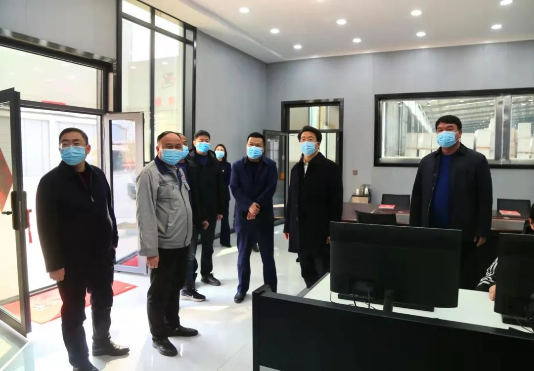 新密市市委副書(shū)記、市長(zhǎng)程洋調(diào)研新密市正興耐火材料有限公司，送服務(wù)強(qiáng)信心，沖刺首季“開(kāi)門紅”！(圖1)